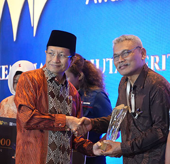 Ketua Umum PJMI Ismail Lutan Raih Humas Award 2025 